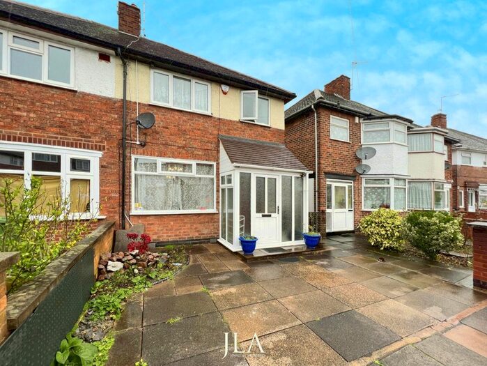 3 Bedroom Semi-Detached House To Rent In Swithland Avenue, Leicester, LE4