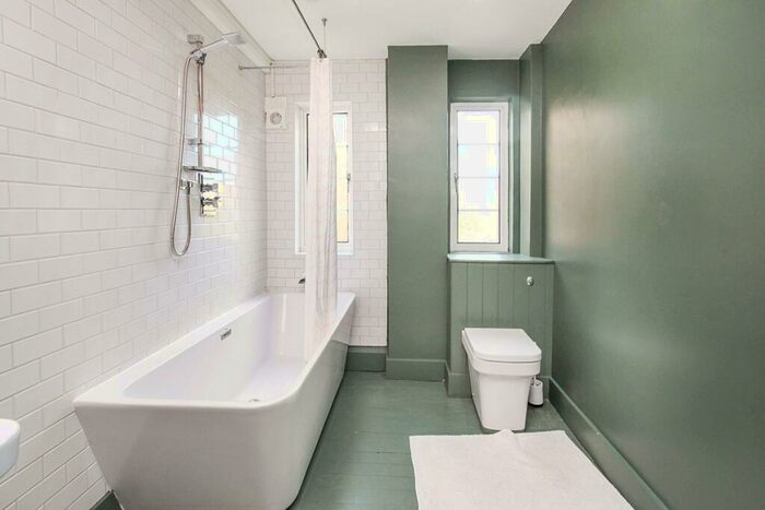 2 Bedroom Apartment To Rent In Forest Hill Road, London, SE22