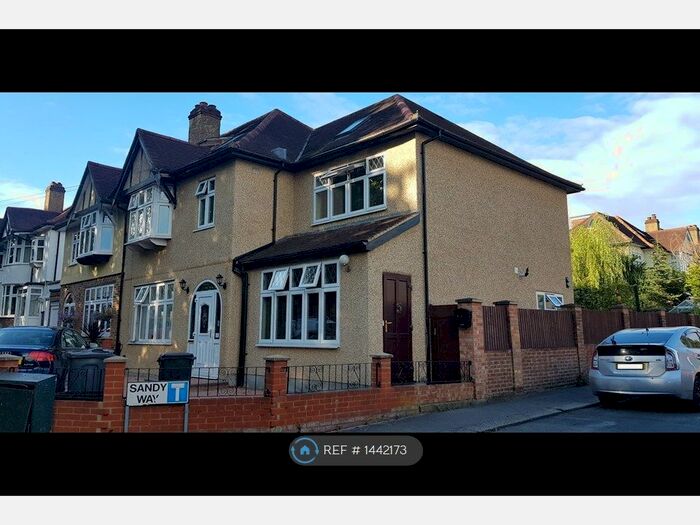 2 Bedroom Semi-Detached House To Rent In Temple Avenue, Croydon, CR0
