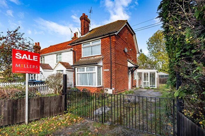 2 Bedroom End Of Terrace House For Sale In Kings Cottages, Epping Road, Epping Green, CM16