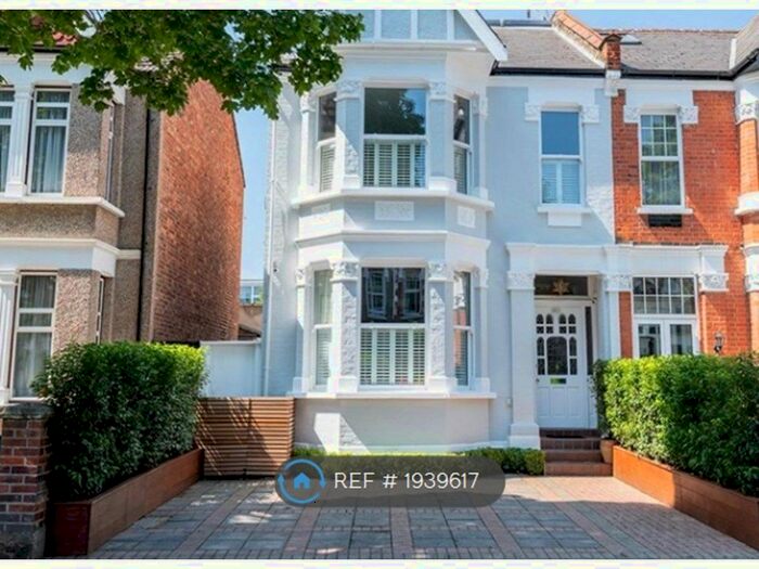 2 Bedroom Flat To Rent In Chatsworth Gardens, London, W3