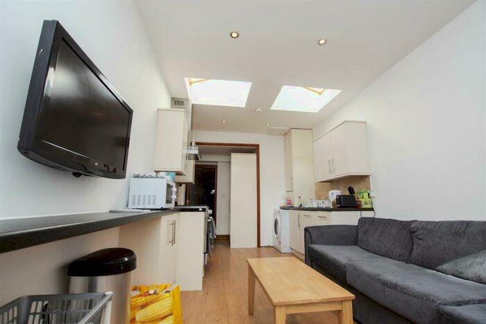 7 Bedroom House To Rent In Tiverton Road, Birmingham, B29