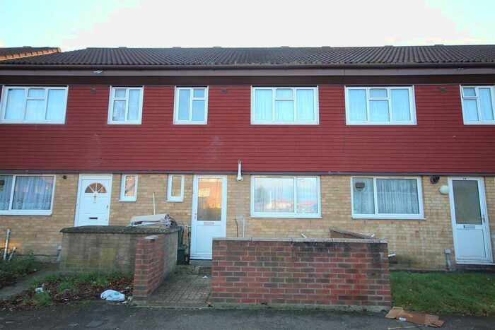 3 Bedroom Property To Rent In Woolacombe Way, Hayes, UB3