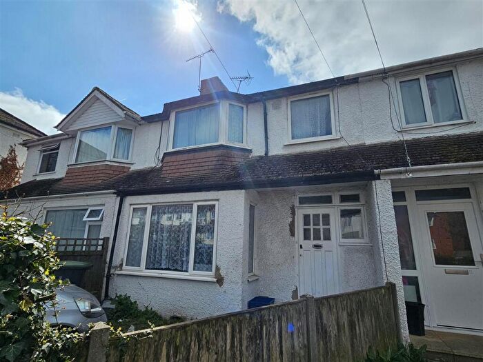 Terraced House To Rent In Glenside Road, Canterbury, CT1