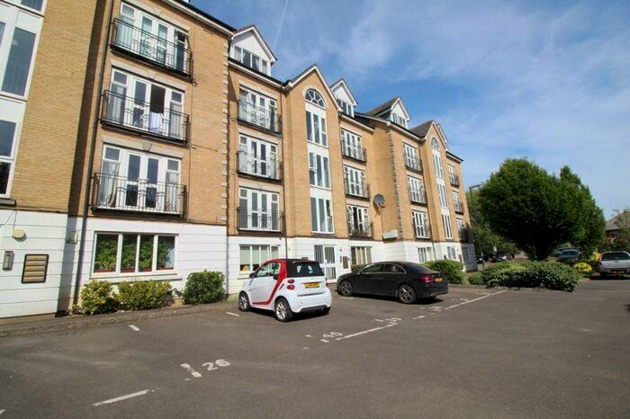 2 Bedroom Apartment To Rent In Beverley Mews, Crawley, RH10