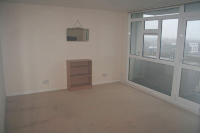 2 Bedroom Flat To Rent In Addison Way, Hayes, UB3