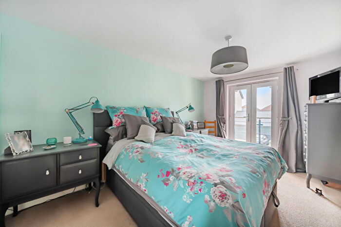 4 Bedroom Link Detached House For Sale In Avington Way, Sherfield-on-Loddon, RG27