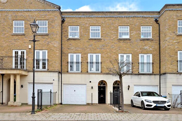 4 Bedroom Town House For Sale In Chadwick Place, Surbiton, KT6