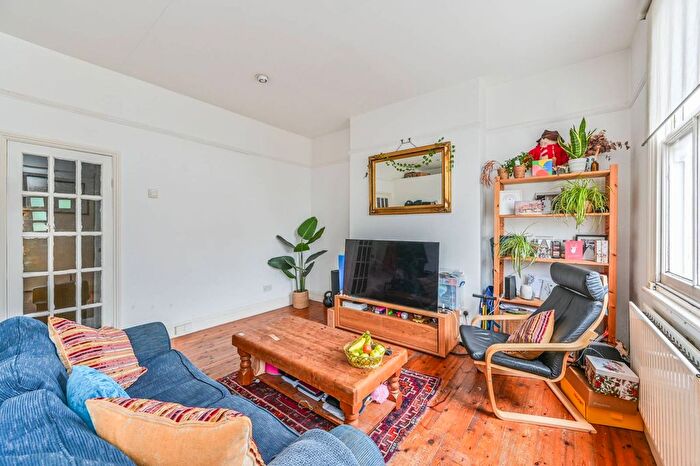 1 Bedroom Flat To Rent In St Stephens Terrace, Oval, London, SW8