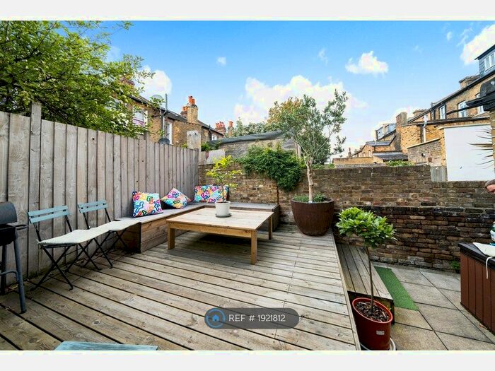 2 Bedroom Flat To Rent In Branksome Road, London, SW2