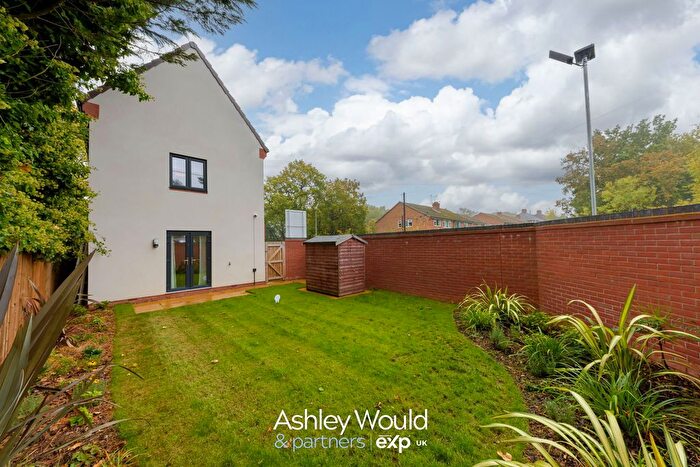 3 Bedroom Detached House For Sale In Sheldon Drive, Birmingham, B31