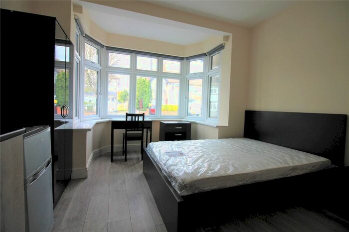 1 Bedroom Studio To Rent In Bideford Avenue, Perivale, Greenford, UB6