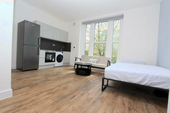 Apartment To Rent In Junction Road, London, N19