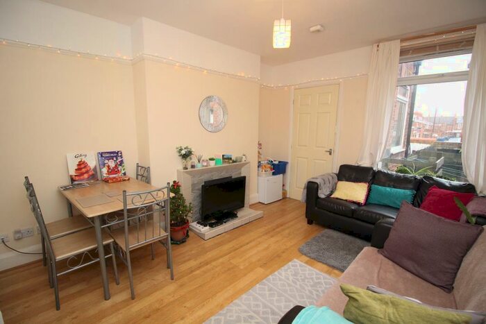 2 Bedroom Flat To Rent In Moorfield, High West Jesmond, Newcastle Upon Tyne, NE2