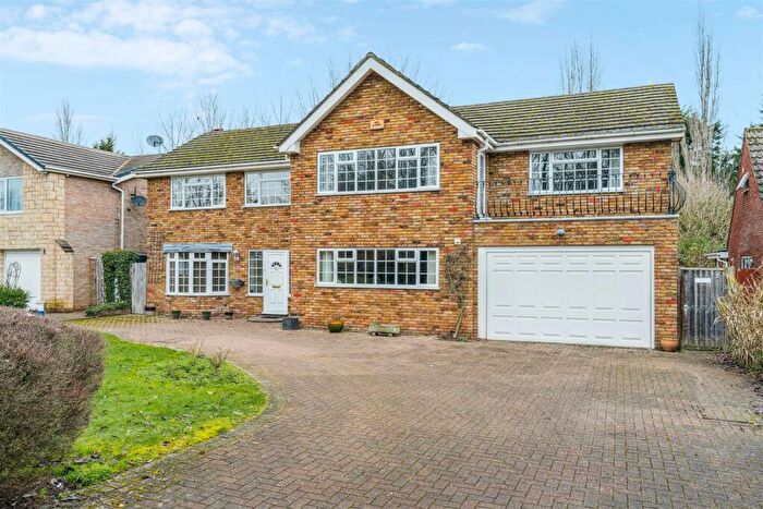 5 Bedroom Detached House For Sale In Wentworth Way, Bletchley, Milton Keynes, MK3