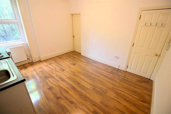 Studio To Rent In Madeley Road, London, W5