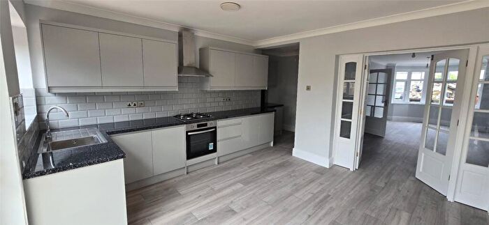 3 Bedroom Terraced House To Rent In Shelley Road, Luton, Bedfordshire, LU4