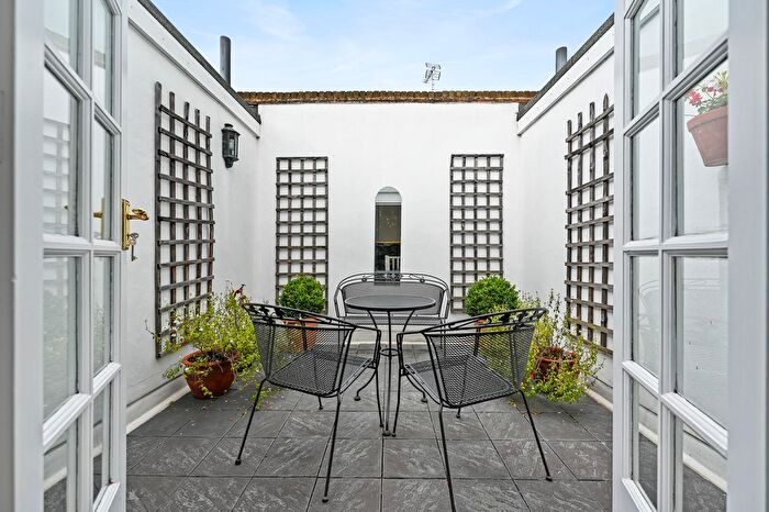 3 Bedroom Mews To Rent In Harley Place, Marylebone Village, London, W1G