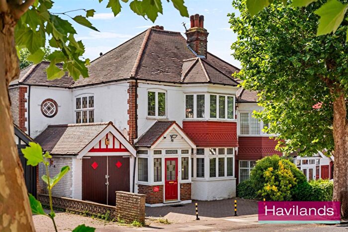 4 Bedroom Semi-Detached House For Sale In Broomfield Avenue, Palmers Green, London, N13