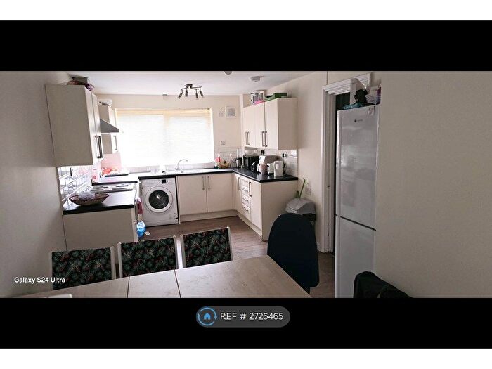 3 Bedroom Terraced House To Rent In Cottingley Gardens, Beeston, LS11