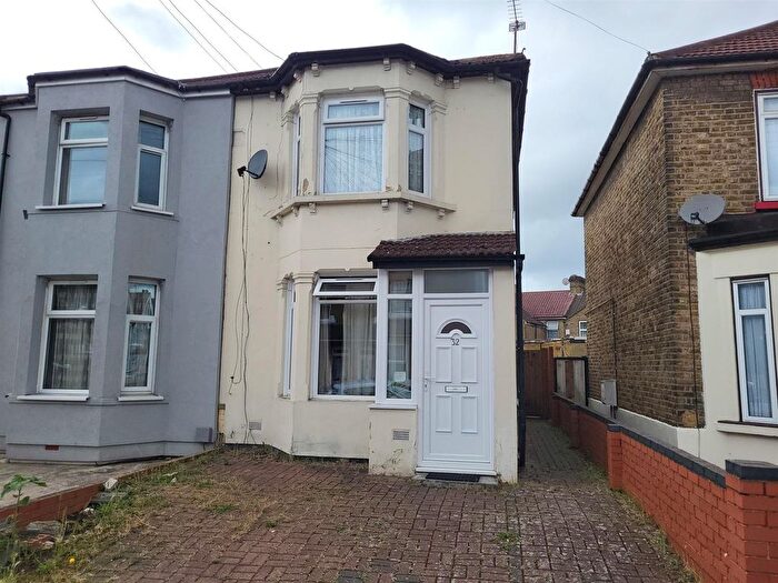 3 Bedroom Semi-Detached House To Rent In Southall, Middlesex, UB2