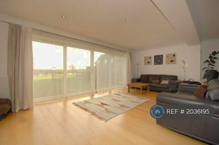 4 Bedroom Semi-Detached House To Rent In Deans Farm, Caversham, Reading, RG4