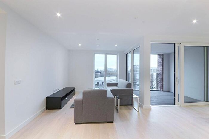 2 Bedroom Flat To Rent In Deacon Street, Elephant And Castle, SE17