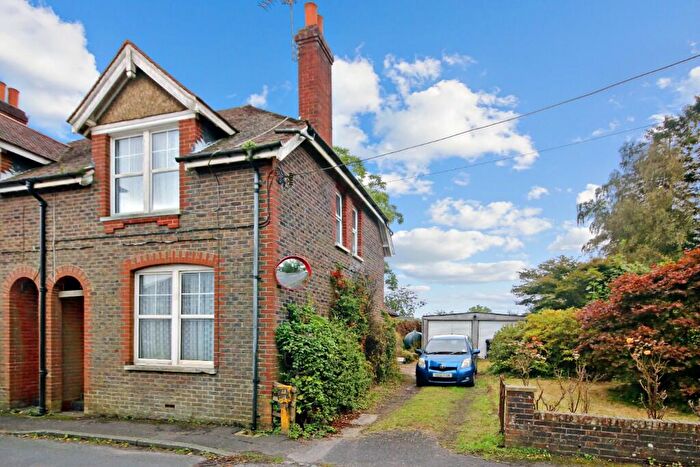 3 Bedroom Semi-Detached House For Sale In Top Road, RH19