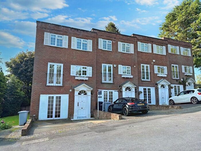 3 Bedroom End Of Terrace House To Rent In Castlegate Mews, Prestbury, Macclesfield, SK10