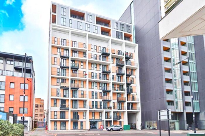 2 Bedroom Apartment To Rent In Sutton Court Road, Sutton, Surrey, SM1