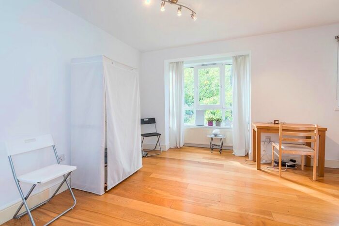 Studio To Rent In Bride Street, London, N7