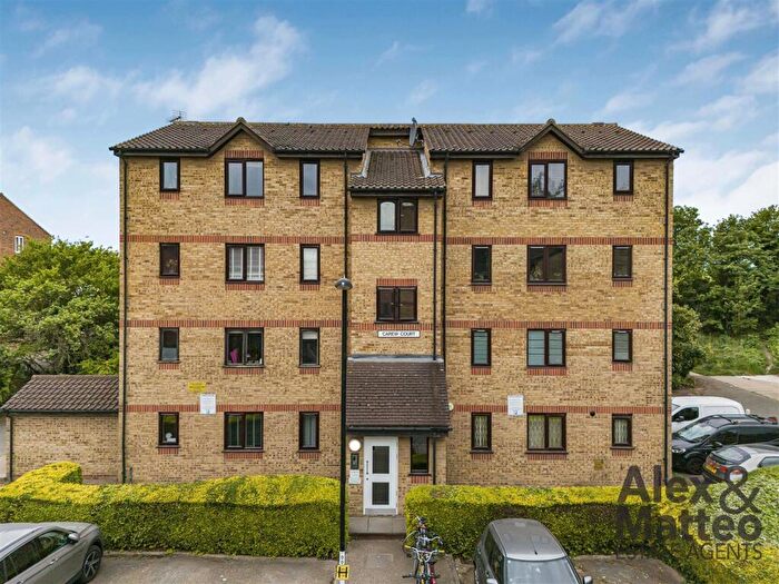 1 Bedroom Flat For Sale In Carew Court, New Cross, SE14