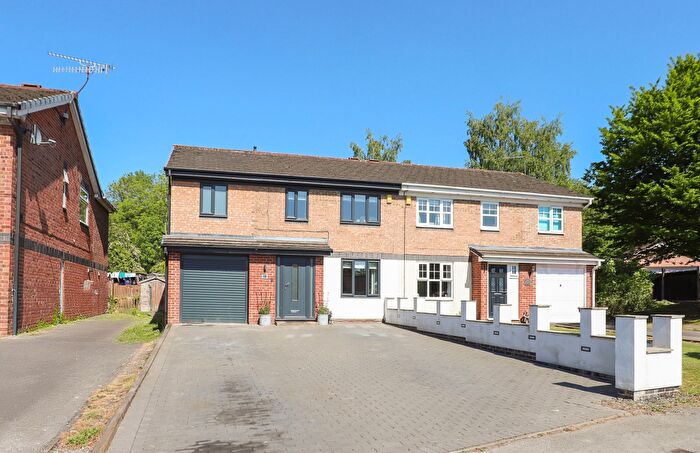 4 Bedroom Semi Detached House For Sale In Herriot Drive, Chesterfield, S40