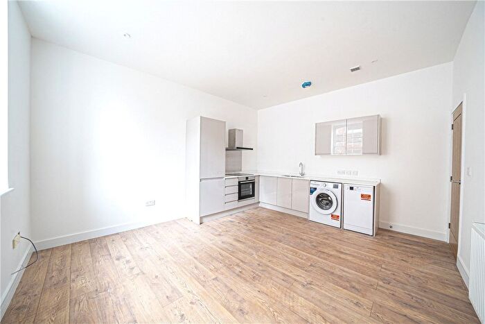 1 Bedroom Flat To Rent In Westgate Chambers, Staple Gardens, Winchester, Hampshire, SO23