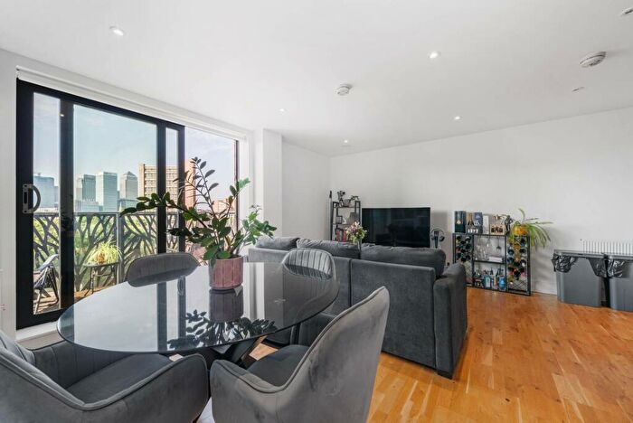 1 Bedroom Flat For Sale In East Thames House, Poplar, London, E14