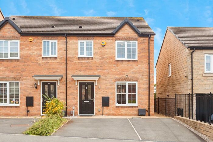 3 Bedroom Semi-Detached House For Sale In Wren Green Way, Wrenthorpe, Wakefield, WF2