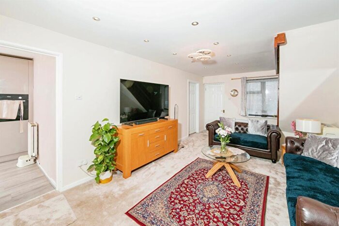 3 Bedroom End Of Terrace House For Sale In Harrington Close, Lower Earley, Reading, RG6