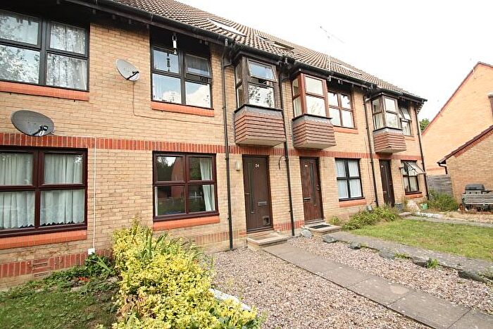 1 Bedroom Flat To Rent In Hedgerley Court, Woking, GU21