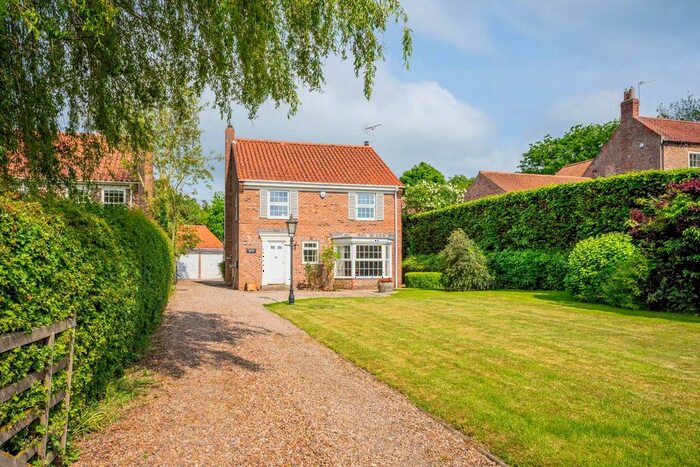 6 Bedroom Detached House For Sale In Warthill, York, YO19