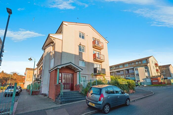 3 Bedroom Flat For Sale In Shawbury Grove, Birmingham, B12