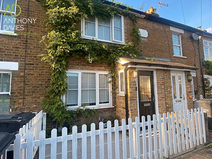 3 Bedroom Terraced House To Rent In Haward Road, Hoddesdon, EN11