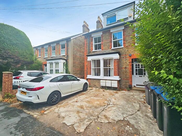 2 Bedroom Maisonette To Rent In Avenue Road, Staines-Upon-Thames, Surrey, TW18