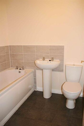 3 Bedroom Semi-Detached House To Rent In Levetts Close, DE24
