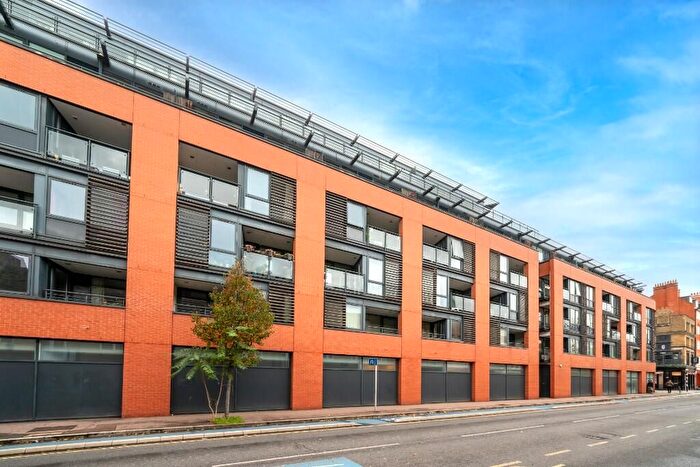 2 Bedroom Flat For Sale In Southwark Bridge Road, London, SE1