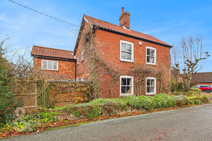 4 Bedroom Detached House For Sale In Blofield Corner Road, Blofield Heath, Norwich, NR13