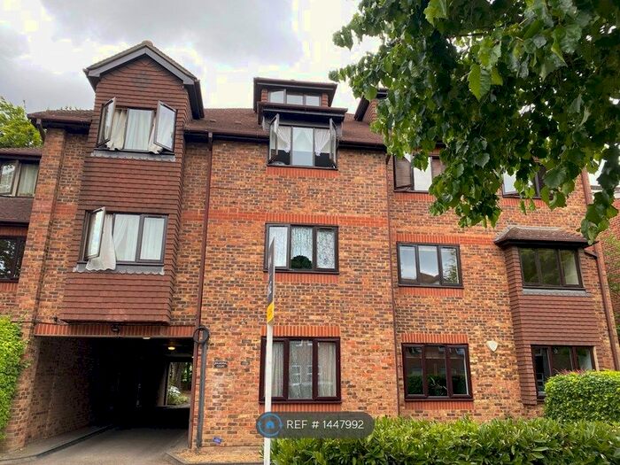 1 Bedroom Flat To Rent In Balmoral Court, Sutton, SM2