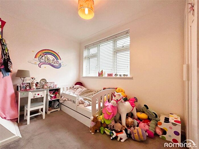 3 Bedroom End Of Terrace House For Sale In Beaulieu Gardens, Blackwater, Camberley, GU17
