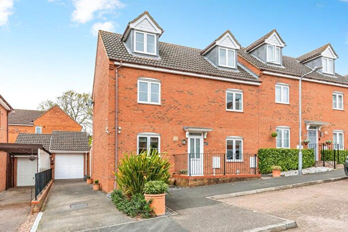 4 Bedroom Town House For Sale In Dairy Way, Irthlingborough, Wellingborough, NN9