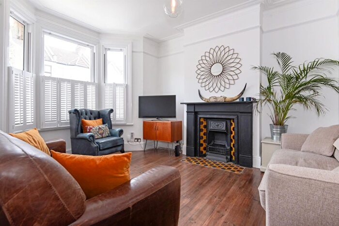 4 Bedroom Property To Rent In Eswyn Road, London, SW17