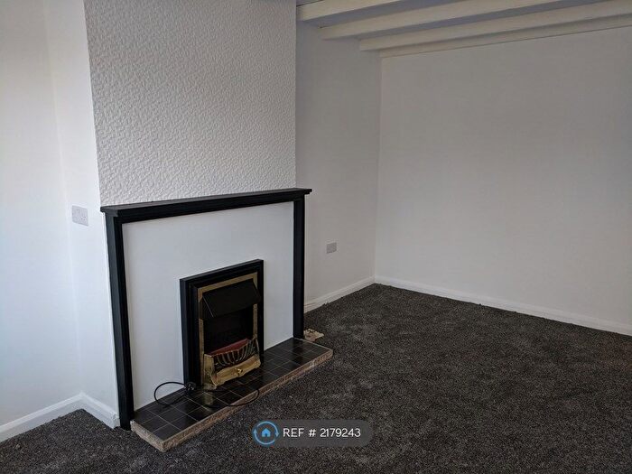 3 Bedroom Flat To Rent In Chertsey Road, Twickenham, TW1